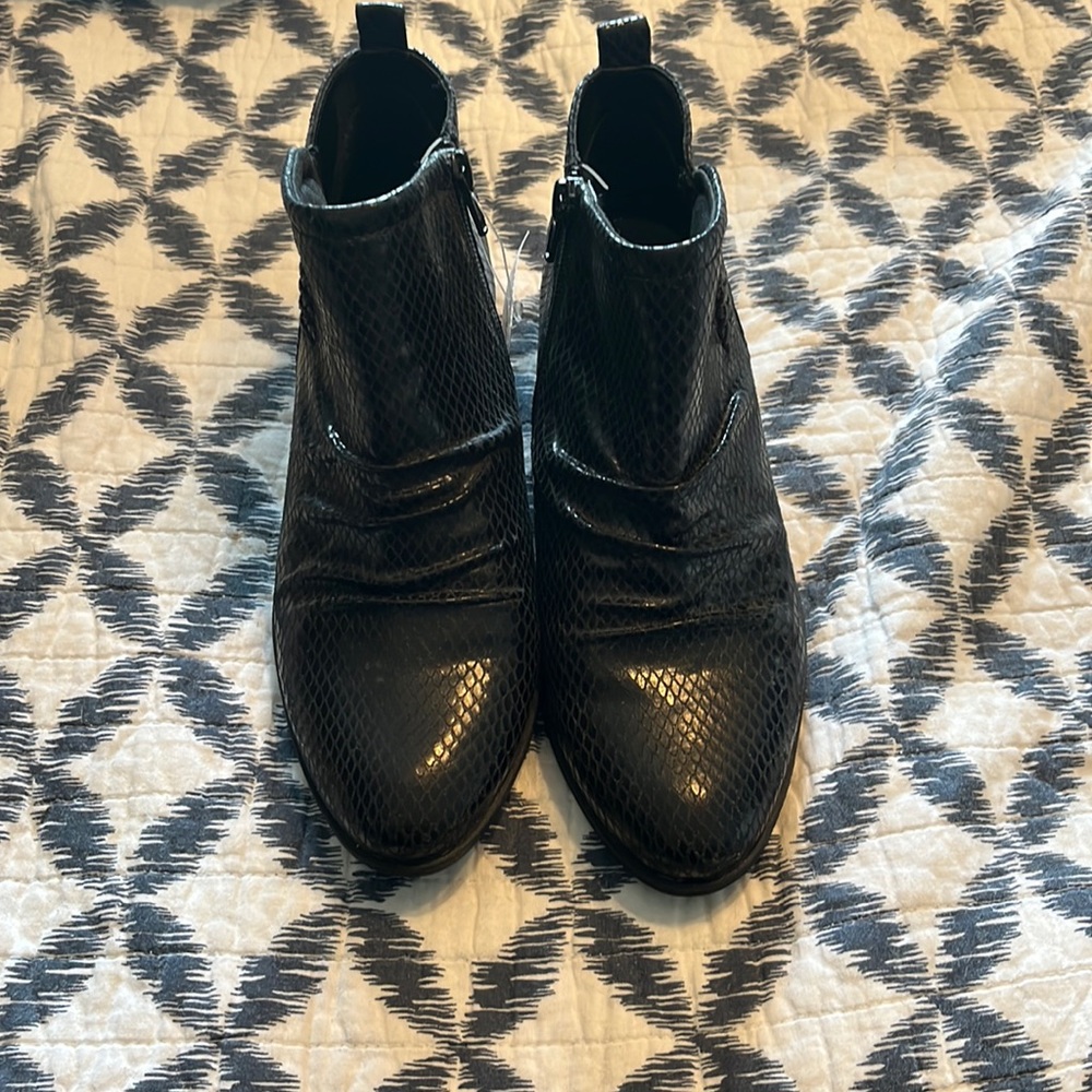 Black booties, brand new 6.5 bare traps